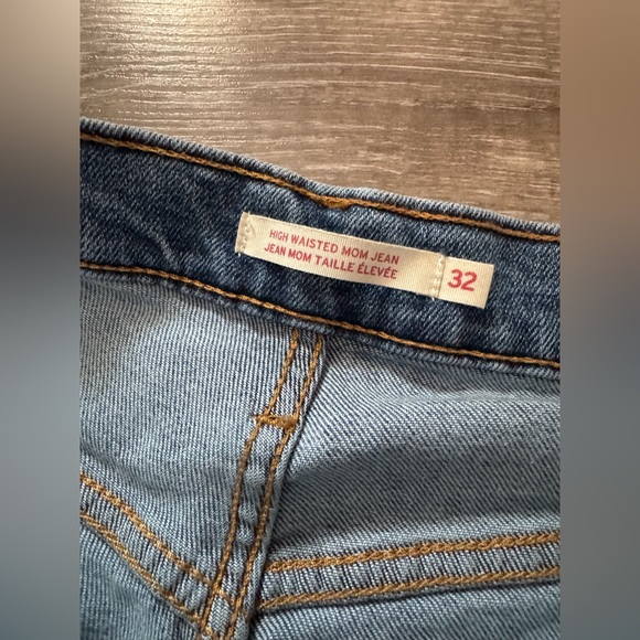 Levi’s Mom Jeans - Picture 5 of 7